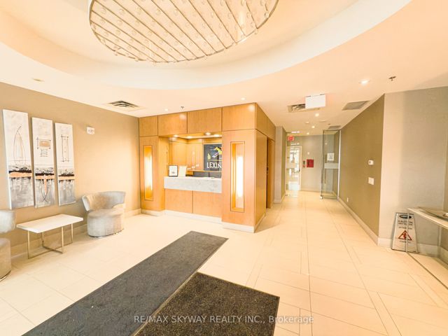 912 - 840 Queens Plate Dr