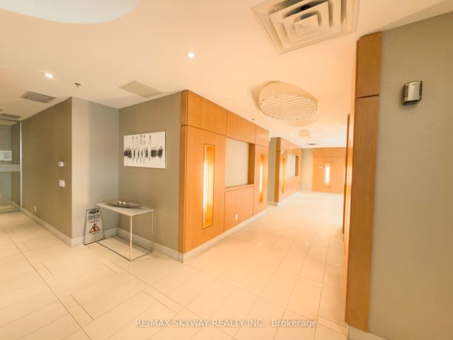 912 - 840 Queens Plate Dr