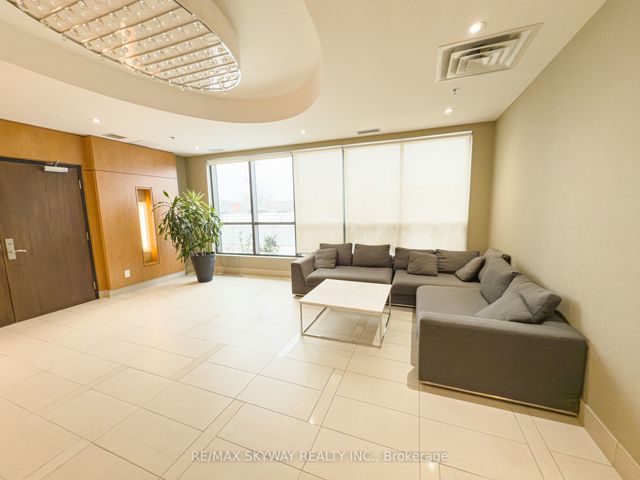 912 - 840 Queens Plate Dr