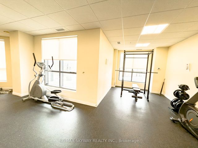 912 - 840 Queens Plate Dr