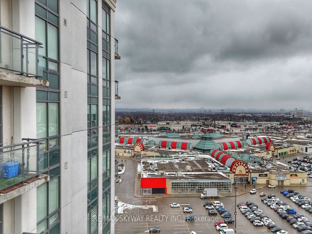 912 - 840 Queens Plate Dr