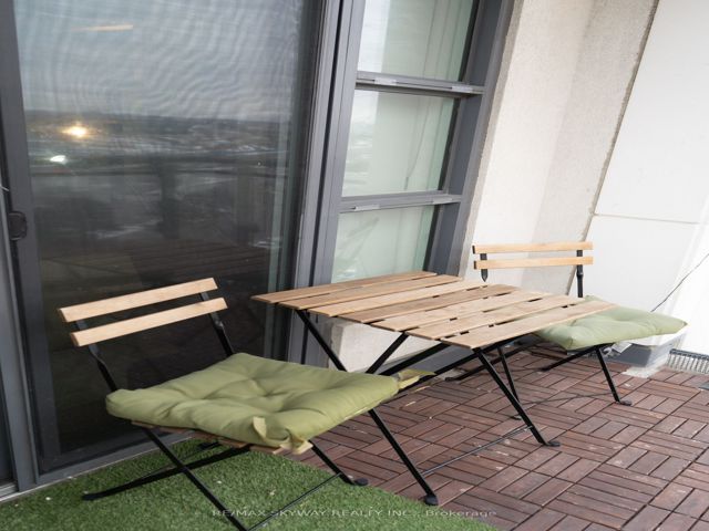 912 - 840 Queens Plate Dr
