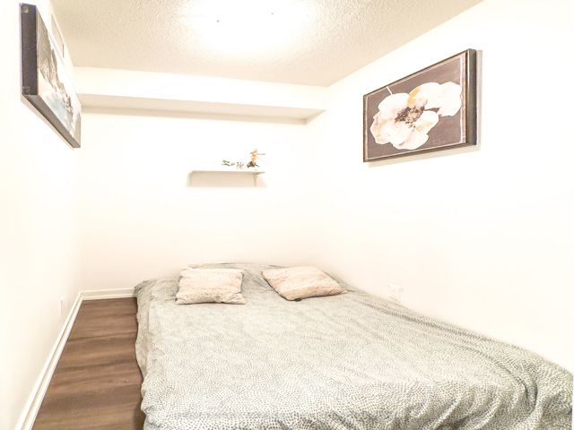 912 - 840 Queens Plate Dr