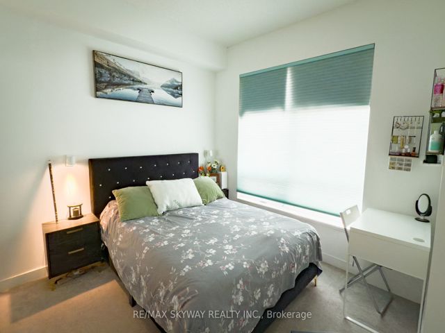 912 - 840 Queens Plate Dr