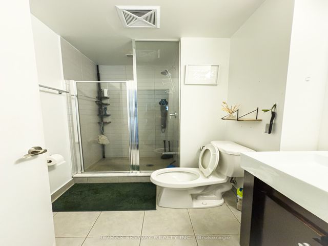 912 - 840 Queens Plate Dr