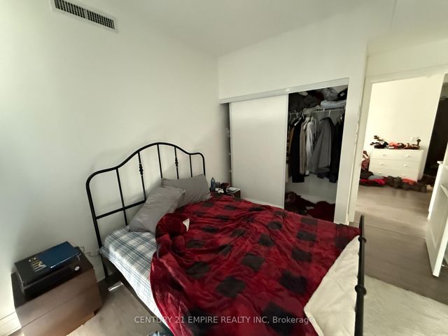 906 - 17 Zorra St
