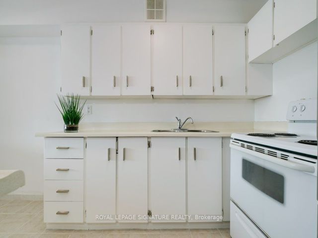 507 - 260 Scarlett Rd