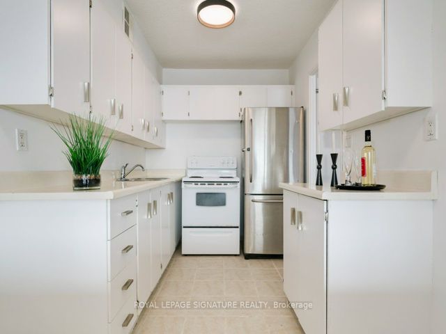 507 - 260 Scarlett Rd