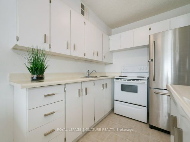 507 - 260 Scarlett Rd