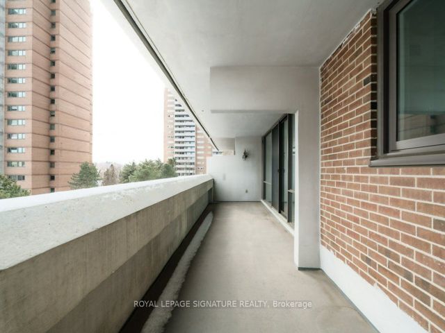 507 - 260 Scarlett Rd