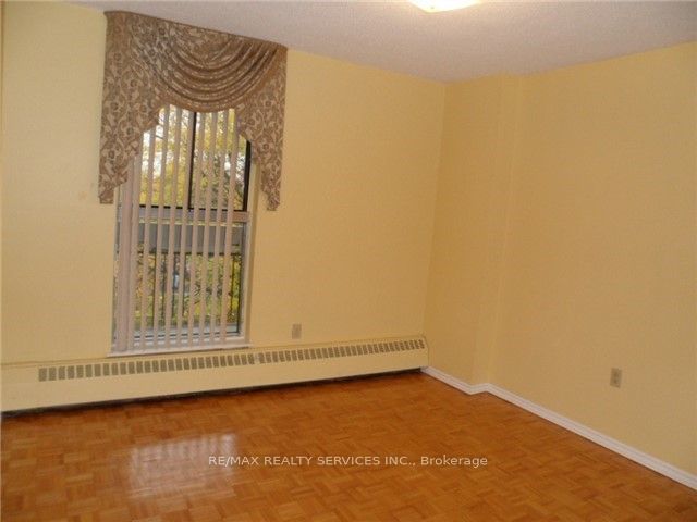 409 - 4689 Jane St