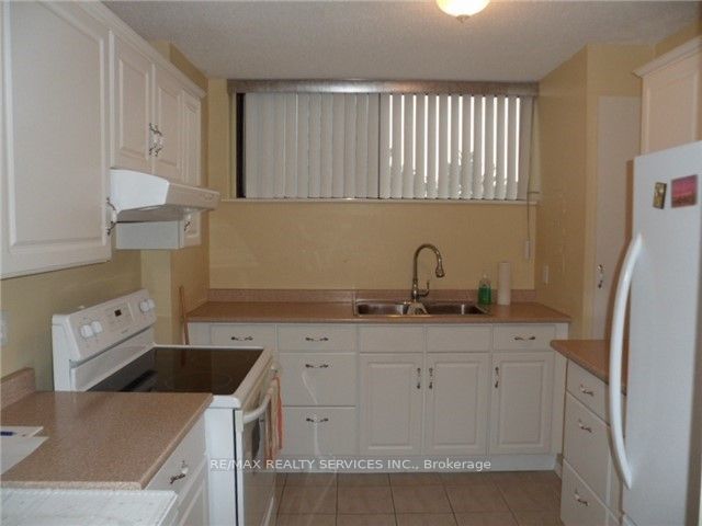 409 - 4689 Jane St