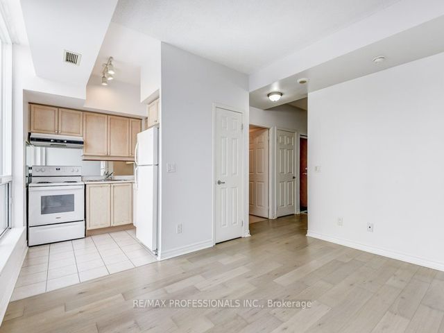 1701 - 70 High Park Ave