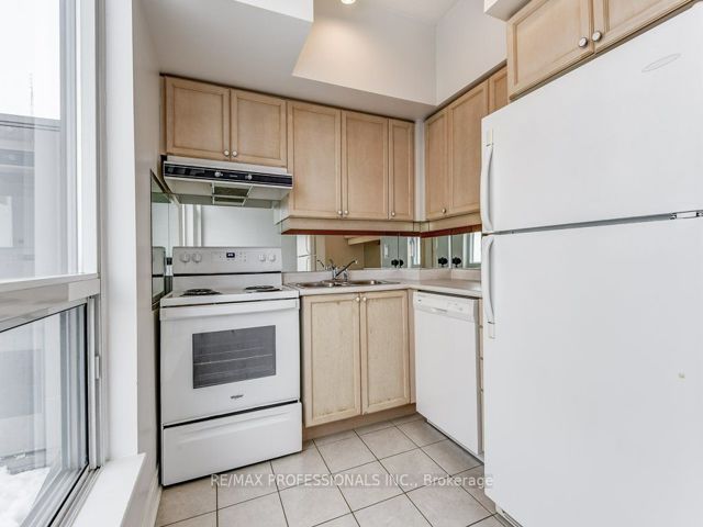 1701 - 70 High Park Ave
