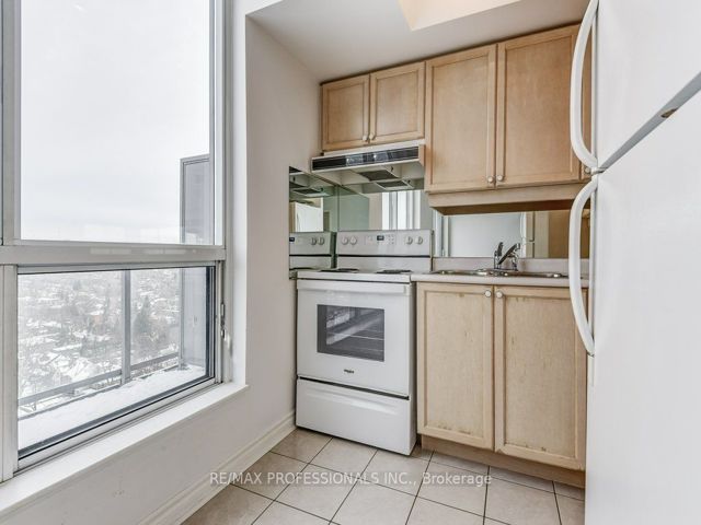 1701 - 70 High Park Ave