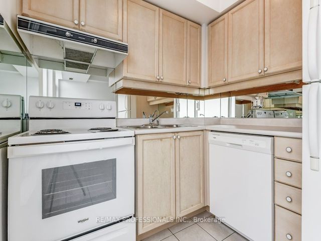 1701 - 70 High Park Ave