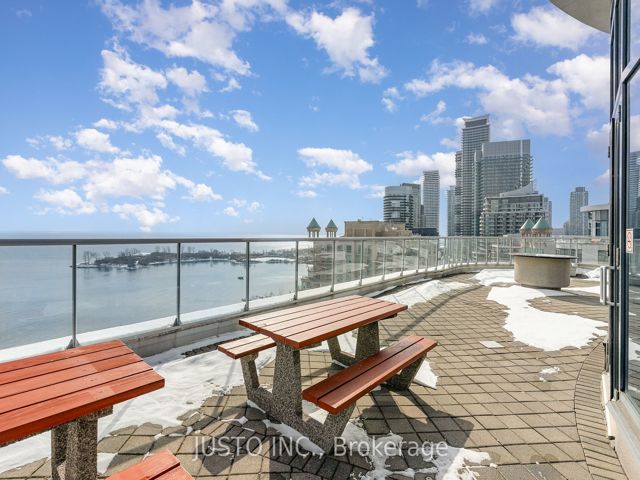 1614 - 2083 Lake Shore Blvd W