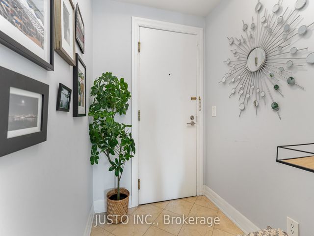 1614 - 2083 Lake Shore Blvd W