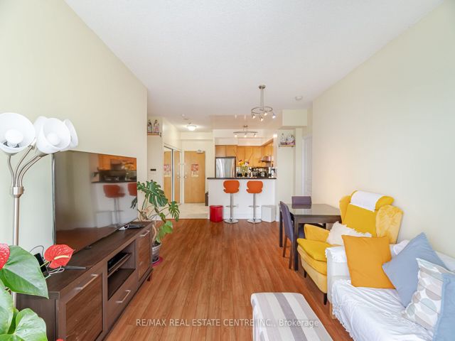 911 - 5 Marine Parade Dr