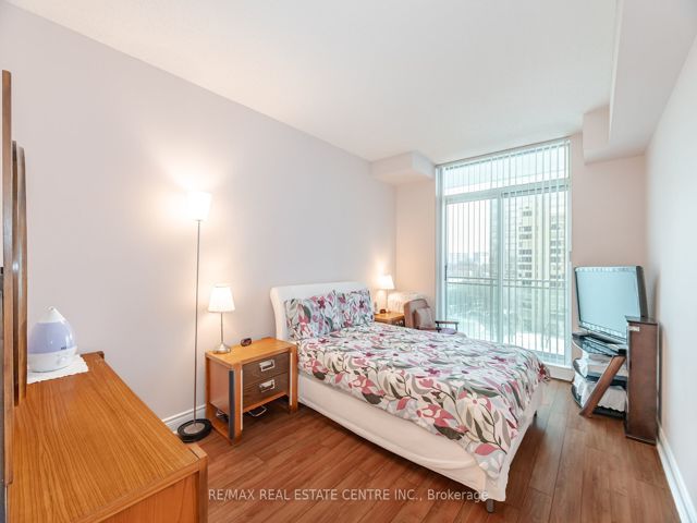 911 - 5 Marine Parade Dr