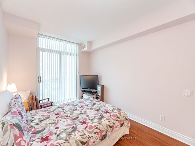 911 - 5 Marine Parade Dr