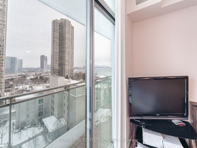 911 - 5 Marine Parade Dr
