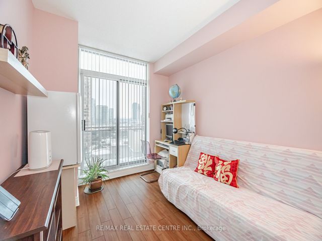 911 - 5 Marine Parade Dr