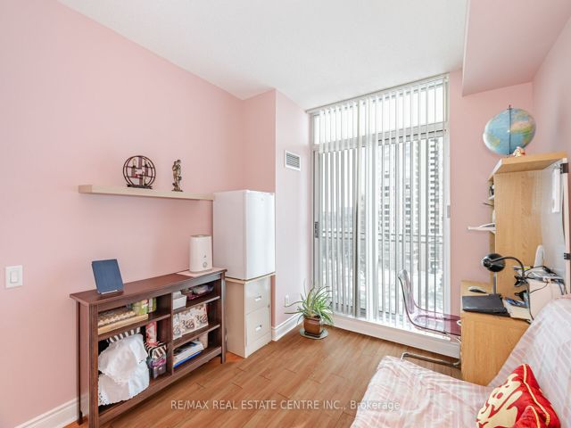 911 - 5 Marine Parade Dr