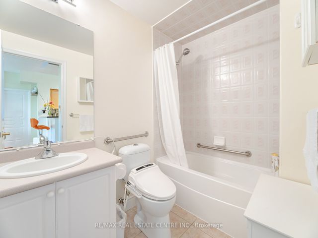 911 - 5 Marine Parade Dr