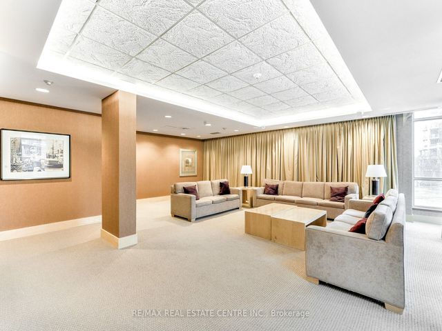 911 - 5 Marine Parade Dr