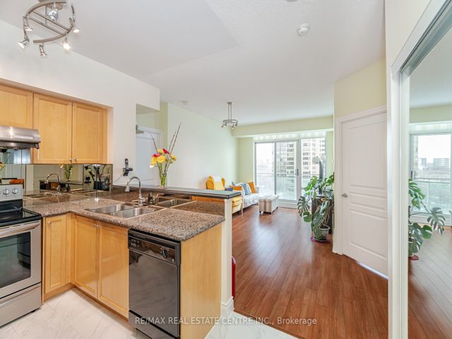 911 - 5 Marine Parade Dr