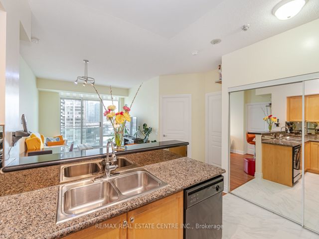 911 - 5 Marine Parade Dr