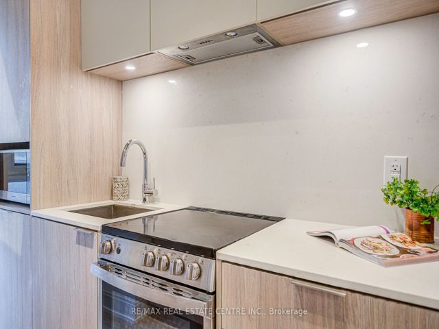 703 - 70 Annie Craig Dr
