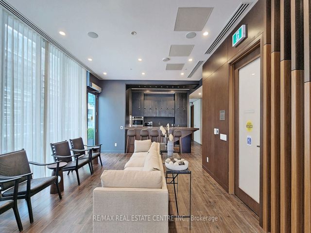 703 - 70 Annie Craig Dr