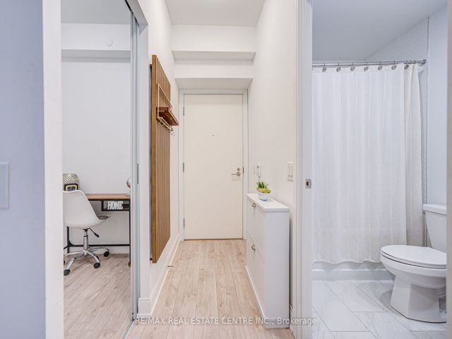 703 - 70 Annie Craig Dr
