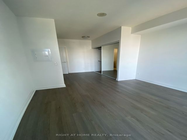 1001 - 56 Annie Craig Dr