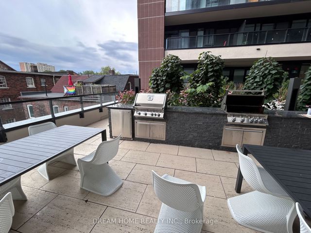 205 - 270 Dufferin St