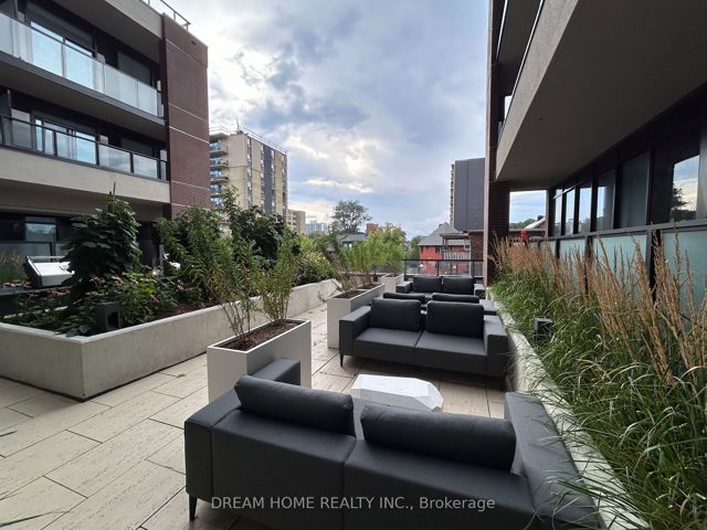 205 - 270 Dufferin St