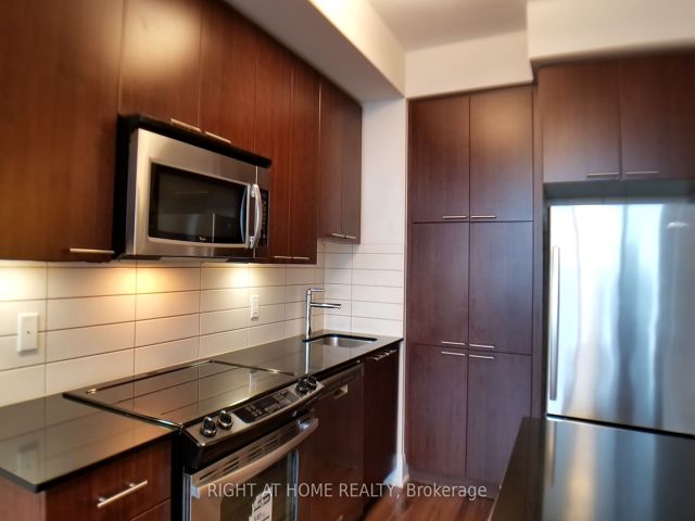 1506 - 15 Viking Lane