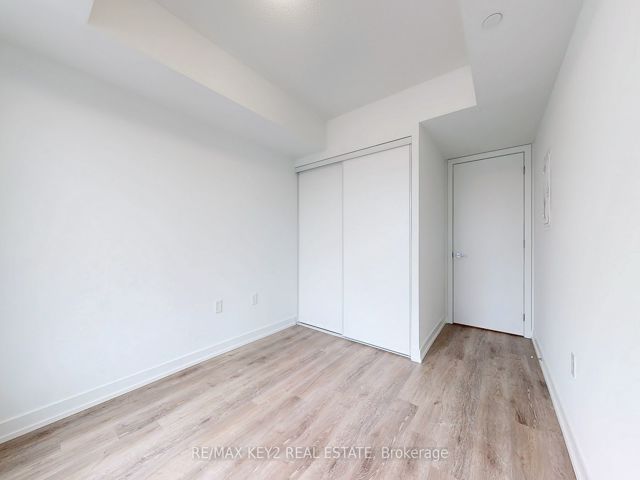 425 - 556 Marlee Ave