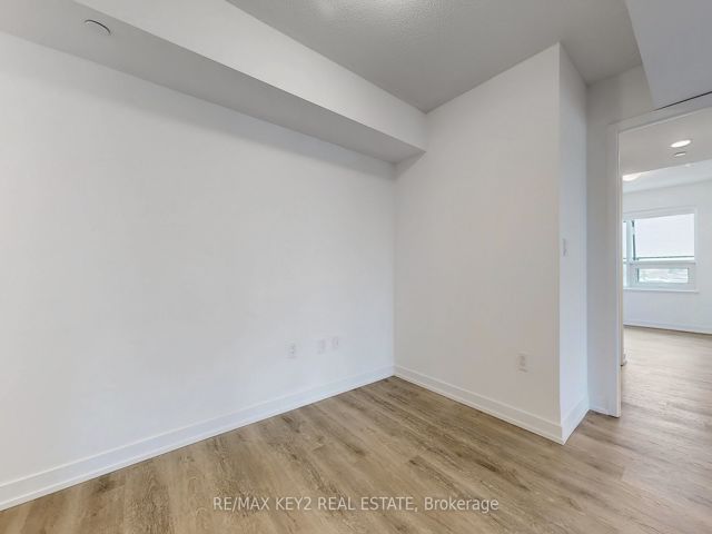 425 - 556 Marlee Ave