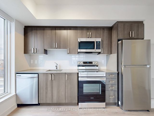 425 - 556 Marlee Ave