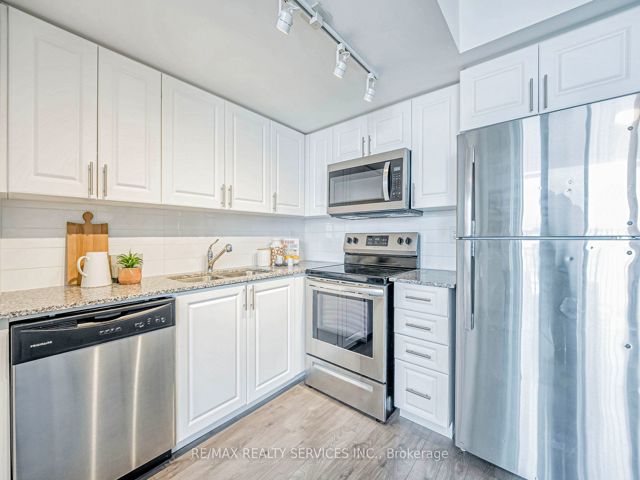 1006 - 3091 Dufferin St