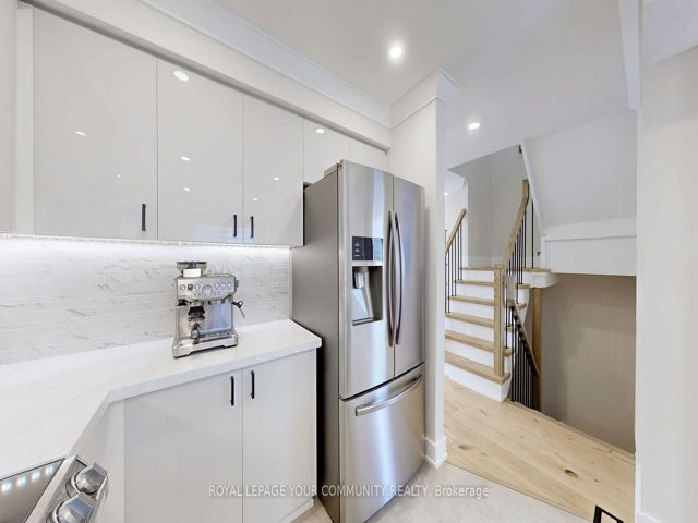 4 - 19 West Deane Park Dr
