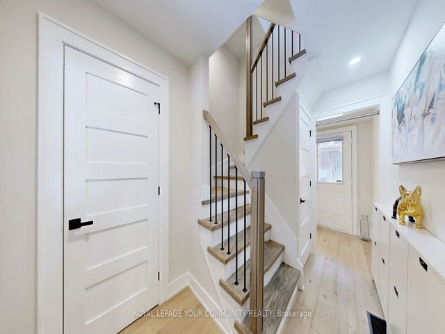 4 - 19 West Deane Park Dr