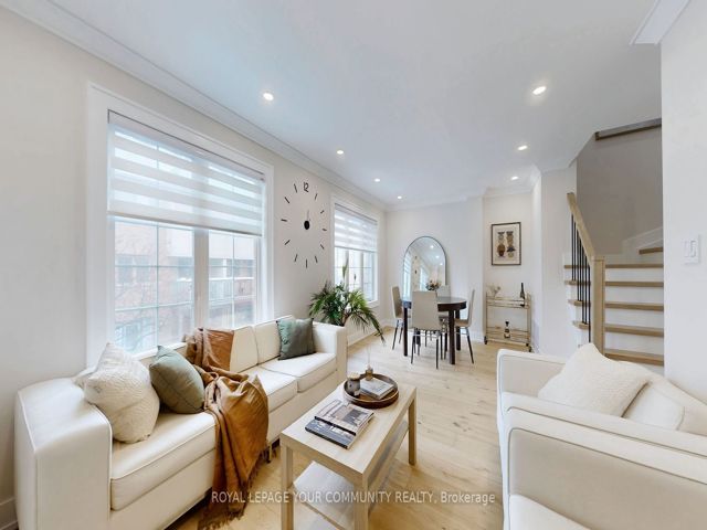 4 - 19 West Deane Park Dr
