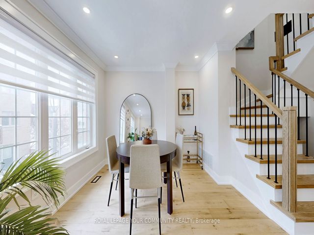 4 - 19 West Deane Park Dr