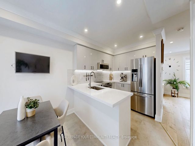 4 - 19 West Deane Park Dr