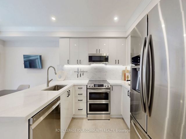4 - 19 West Deane Park Dr