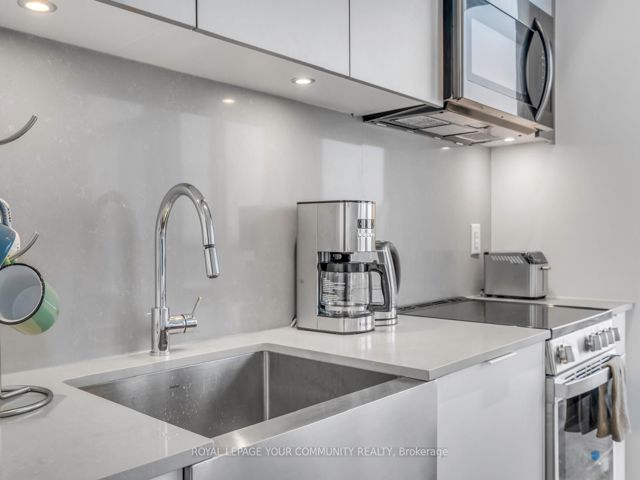1106 - 270 Dufferin St
